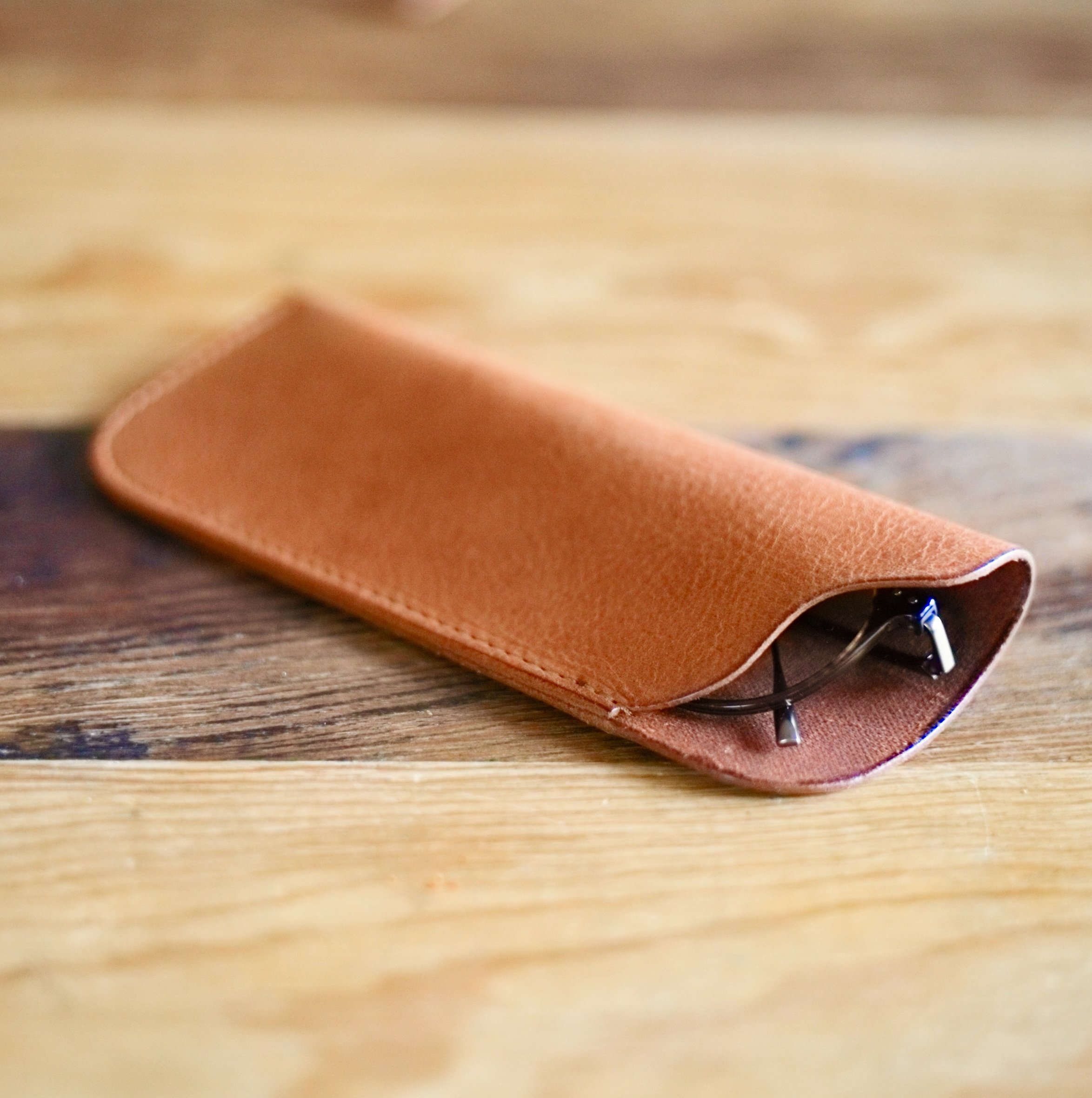 イタリアンレザーのメガネケース　ブラウン